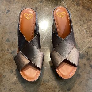 Bronze Elastic Strap Wedges